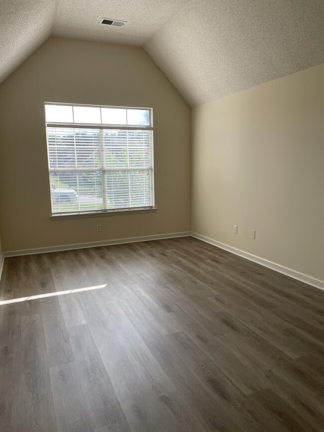 Building Photo - 1117 E Cortona Cir