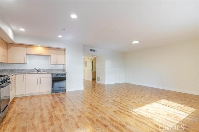 Building Photo - 1466 Tamarind Ave