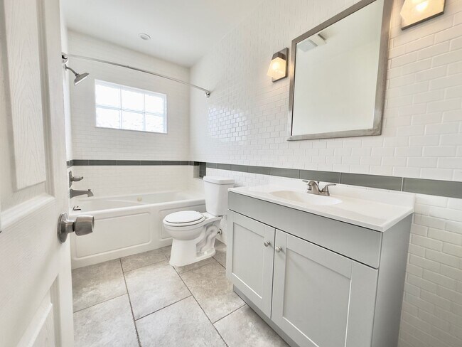 Building Photo - 3bed/2bath Home Off Treasure Island Causew...