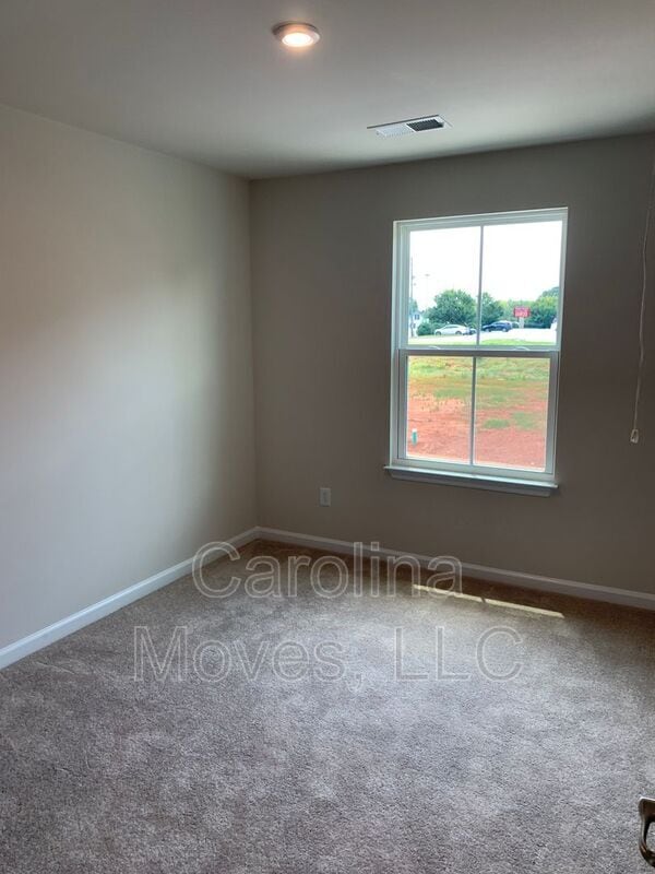 Building Photo - 10 Country Dale Dr