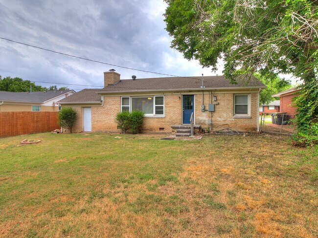 Building Photo - 1414 Oxford Way