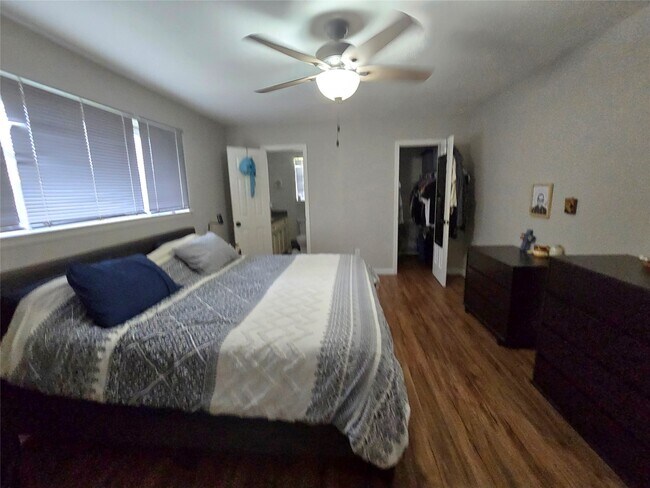 Building Photo - 1411 Dorsetshire Dr