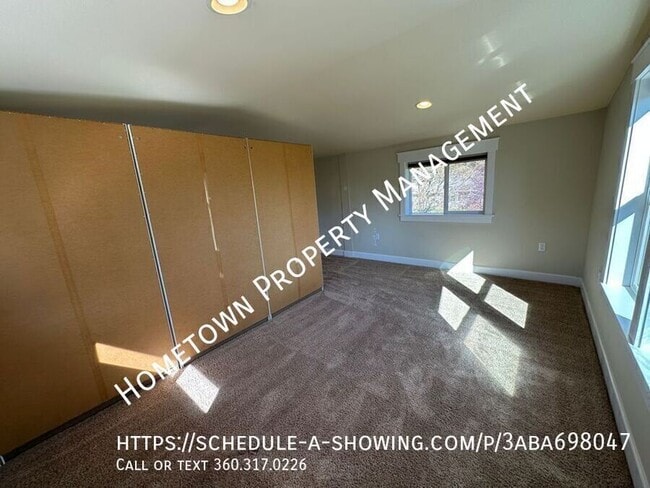 Building Photo - 4047 Legacy Dr NE