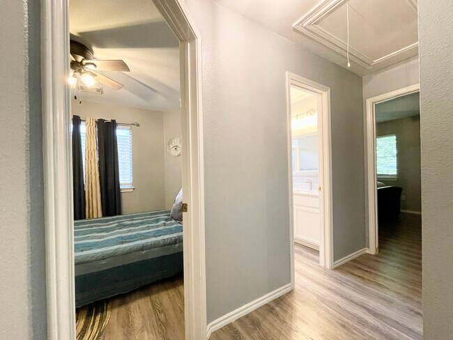 Hallway to guest rooms - 11519 Brae Hill