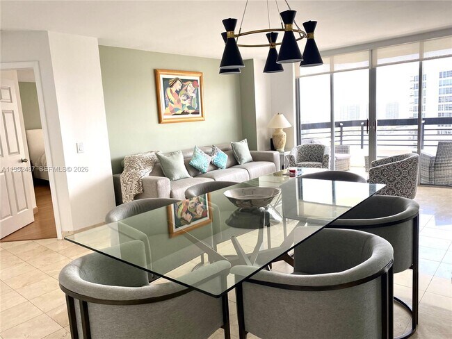 Building Photo - 3500 Mystic Pointe Dr