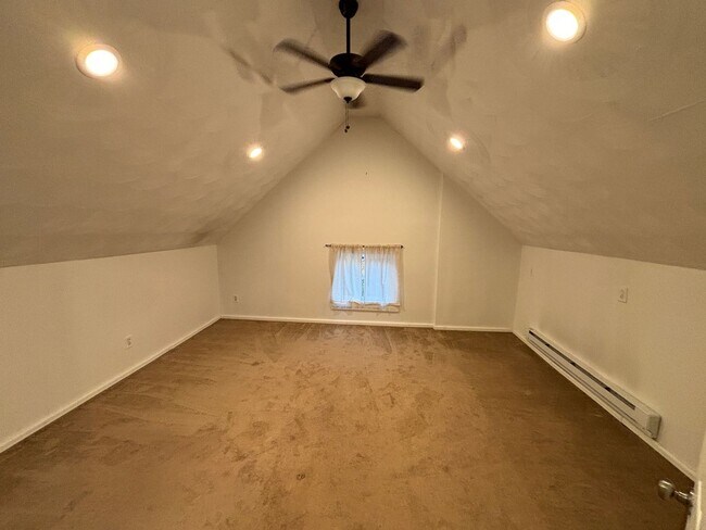 Building Photo - 300 Milburn Dr