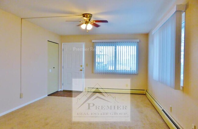 Building Photo - 1466 Hathaway Dr