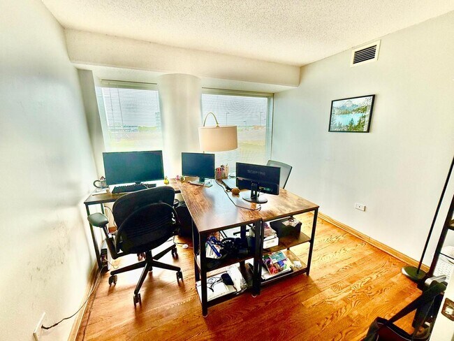 Building Photo - 1720 Maple Ave