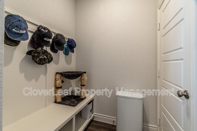 Building Photo - 1149 Cadogan Squire