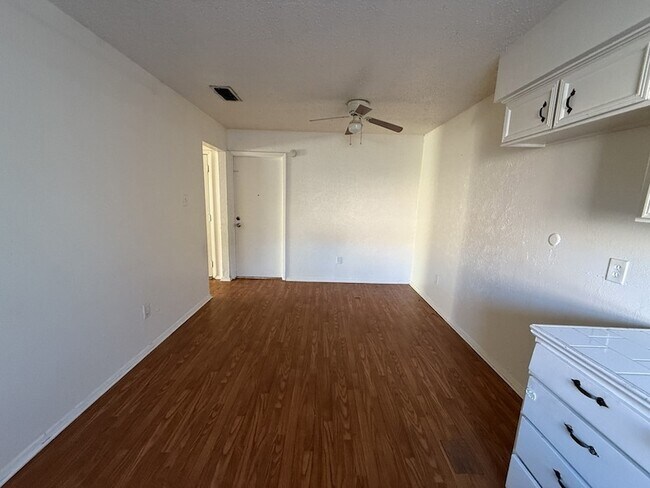 Building Photo - 1021 Pleasant Valley Ln