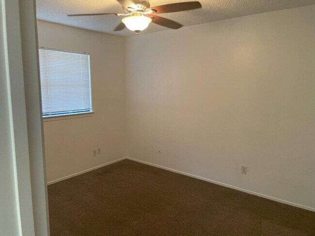 Building Photo - 309 N Fordham Ave