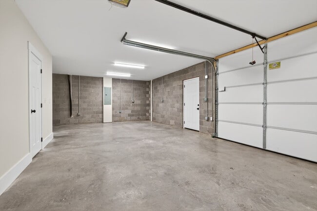 Building Photo - 355 Beechwood Ln