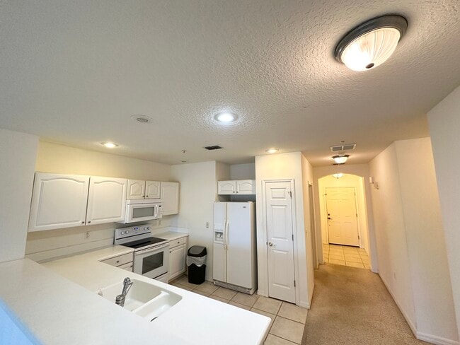 Building Photo - 900 Canopy Walk Ln