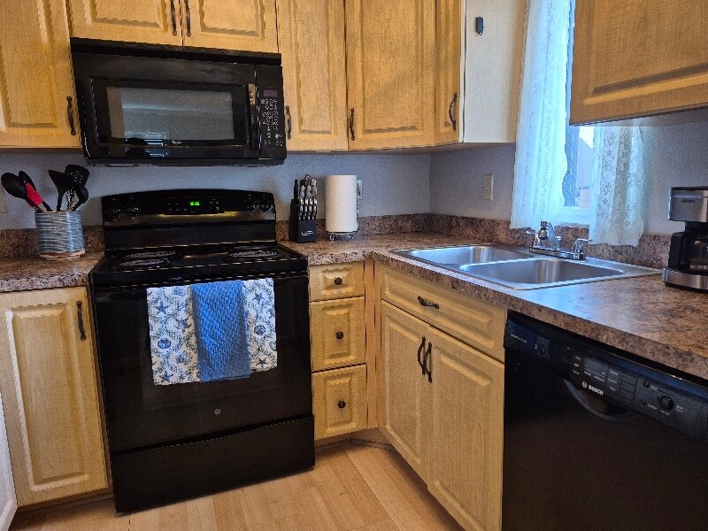 Building Photo - 19505 Quesada Ave