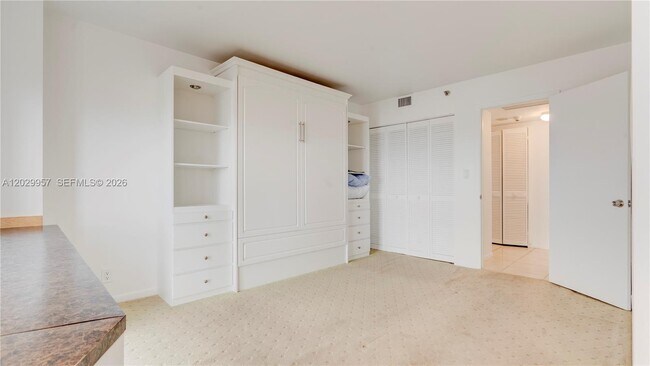 Building Photo - 4000 Towerside Terrace