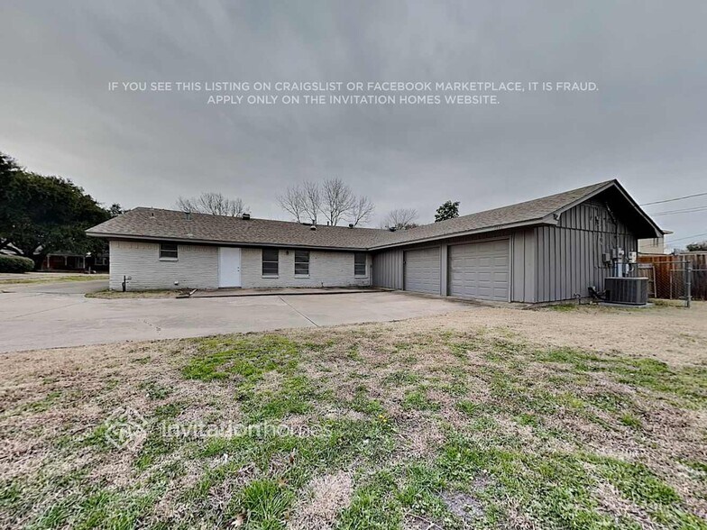 Building Photo - 1605 Comanche Trail