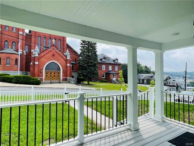 Building Photo - 1222 Hawley Ave