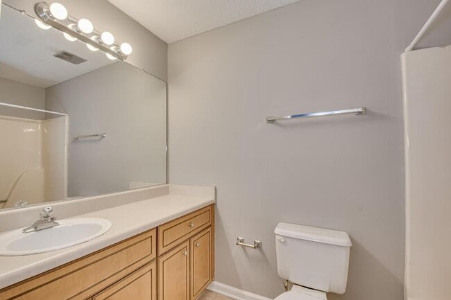 Building Photo - 2453 Riverlook Dr