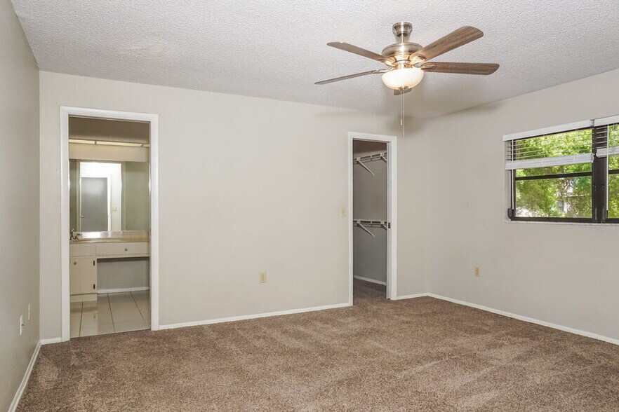 Building Photo - 2479 Wood Oak Dr