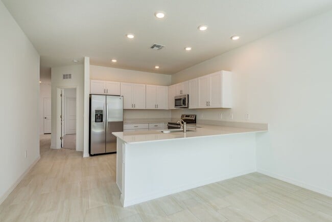 Building Photo - 18234 Pleasantview Blvd