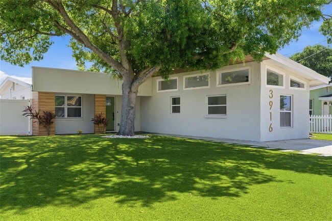 Building Photo - 3916 W Iowa Ave