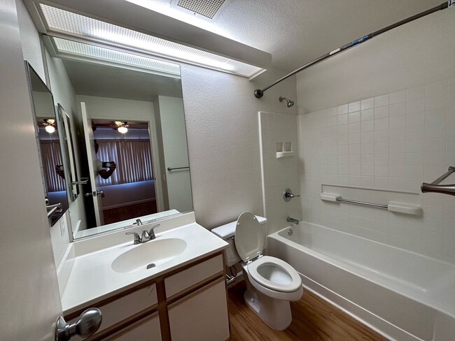 Building Photo - For Rent - [Hillsdale] 95-1195 Makaikai St...