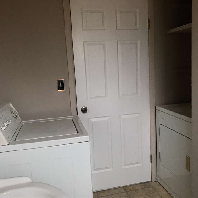 Building Photo - 304 Ruth St