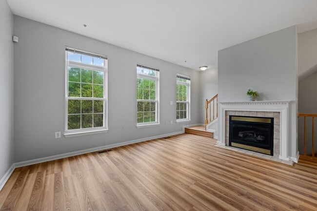 Building Photo - 556 Rhapsody Ct