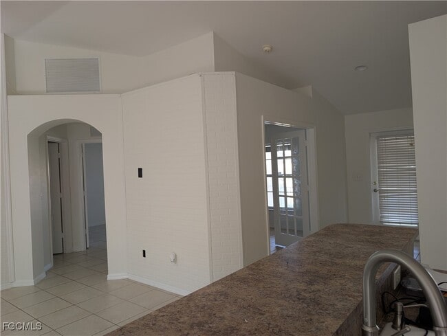 Building Photo - 1612 NW 31st Ave