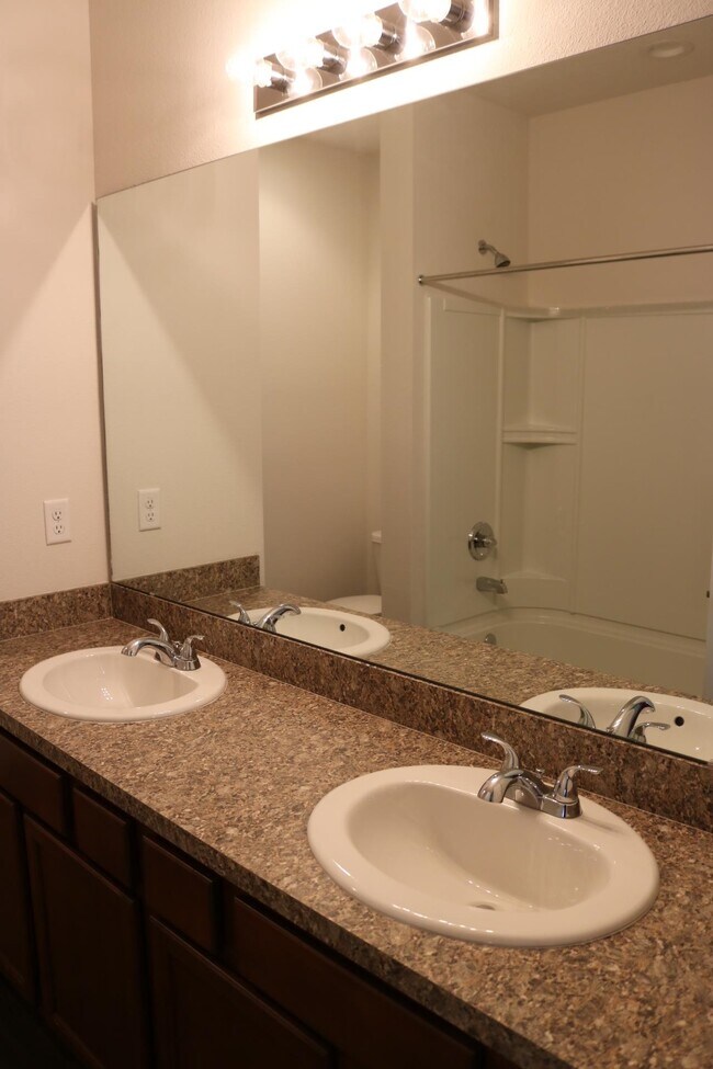 Building Photo - 212 Meadow Crossing Dr