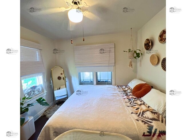 Building Photo - Single Story 2BD/1BA Home Minutes to the B...