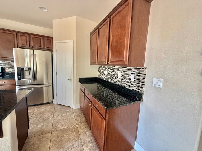 Building Photo - Hollister-Beautifully Updated 4BD/3BA Home with Garden Backyard in Prime Hollister Location