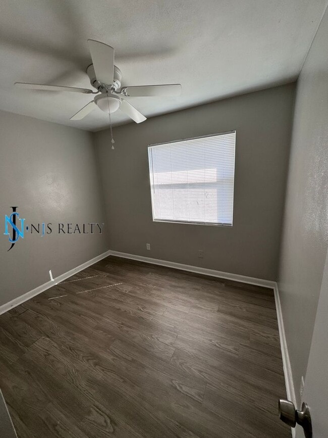 Building Photo - BEAUTIFUL 3/1 large 1417 sq ft home with N...