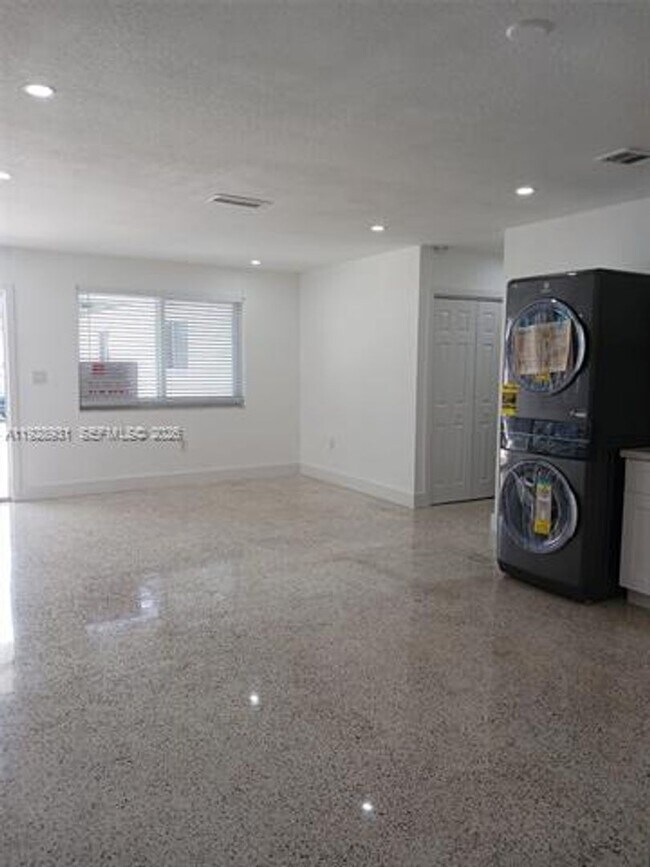 Building Photo - 9228 SW 37th St