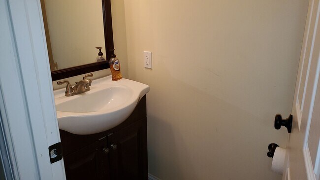 Building Photo - 4 bd, 3.5 ba Foxfire condo, just south of MU campus, w/d, 1 car garage, near Green Meadows and Pr...