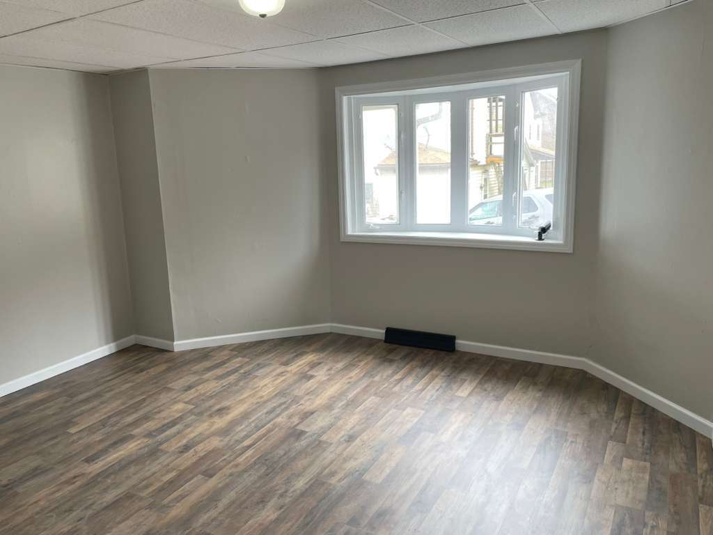 Building Photo - 315 10th St