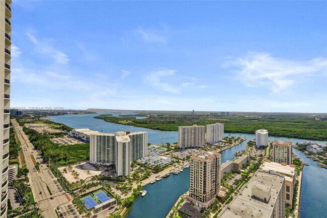 Building Photo - 16001 Collins Ave