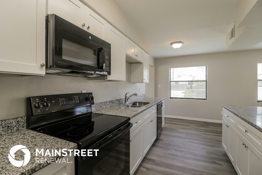 Building Photo - 568 Gardenia Cir