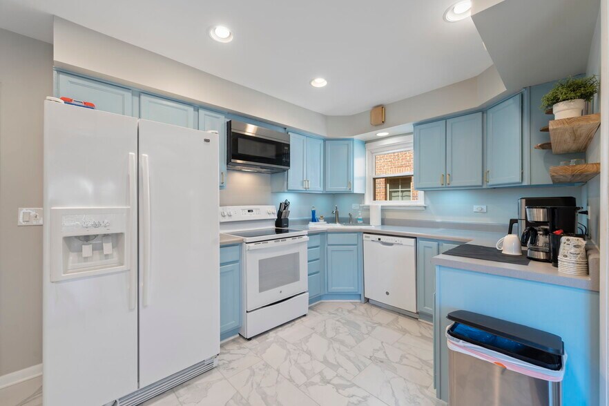 Building Photo - 8311 Kolmar Ave