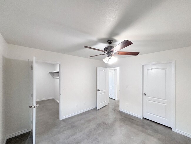 Building Photo - Modern 3-Bedroom Single-Story Home with St...