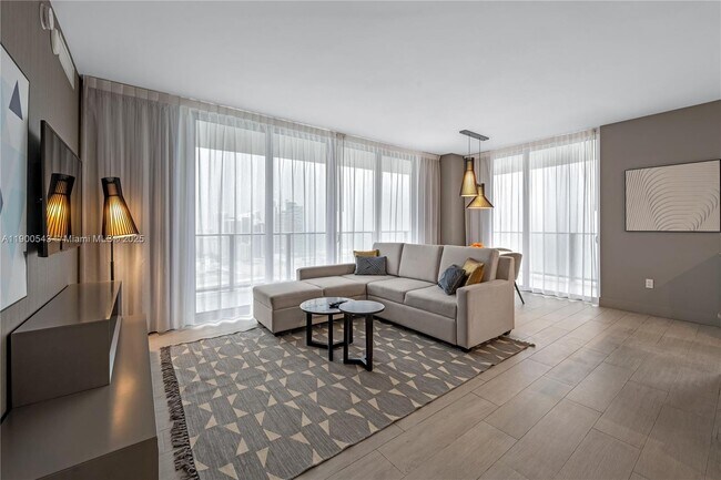 Building Photo - 4010 S Ocean Dr