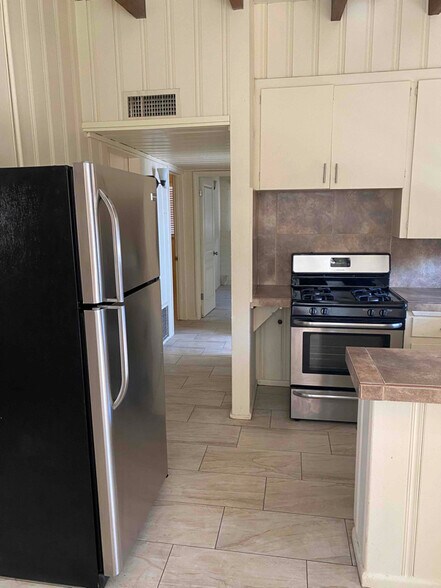 Building Photo - 732 E Waverly St