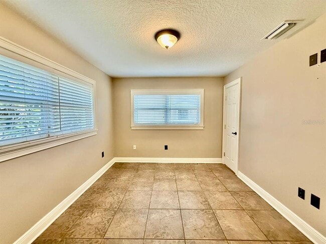 Building Photo - 1103 Ballinger Rd