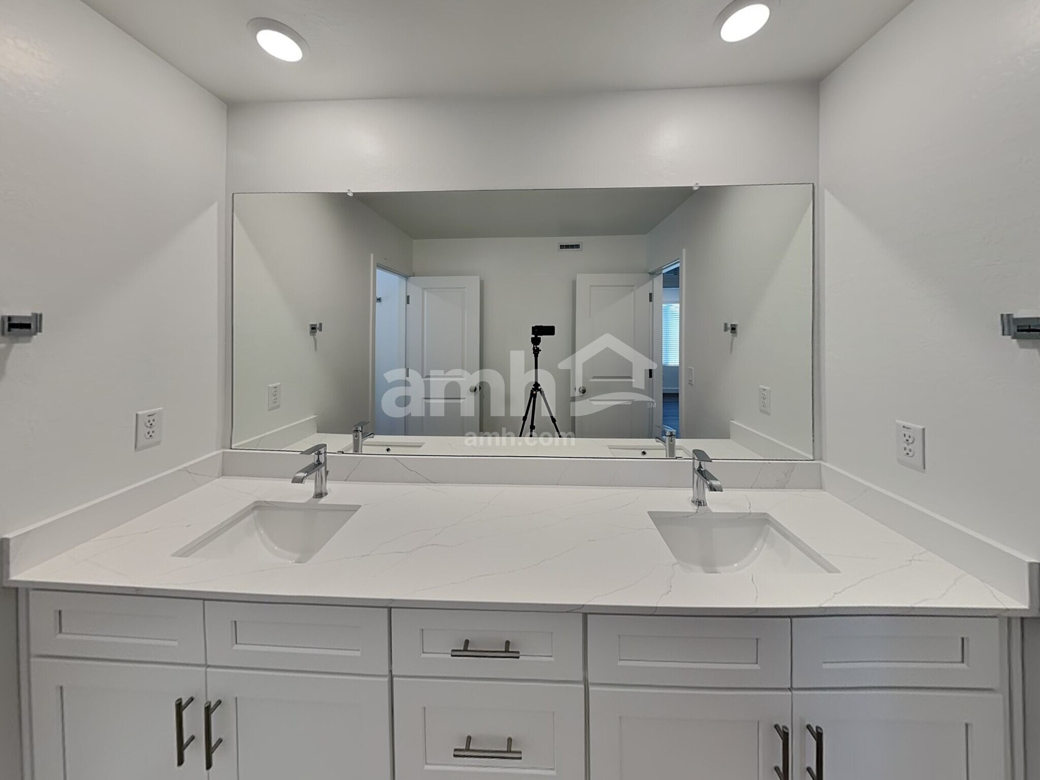 Building Photo - 20177 W Thomas Rd