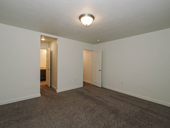 Building Photo - RES_WHITE_8178