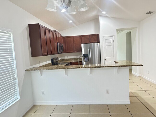 Building Photo - 477 Kestrel Dr