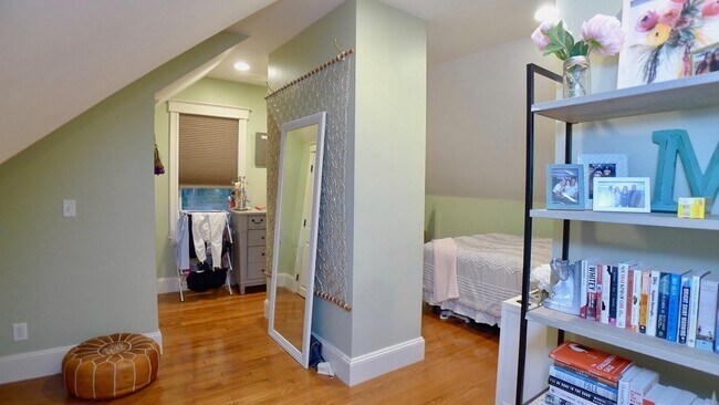 Building Photo - 10 Savin Hill Ave
