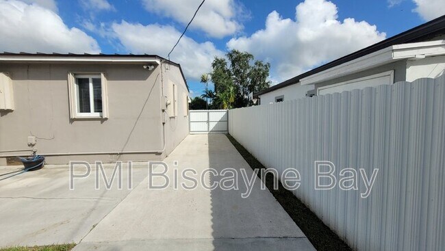 Building Photo - 7380 SW 35th St