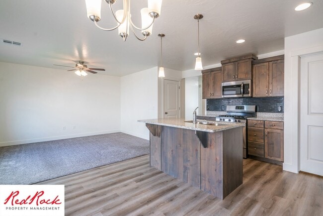 Building Photo - Private 4 Bedroom Corner Unit