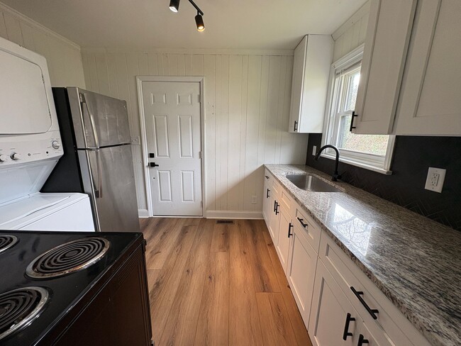 Building Photo - Cozy 2 Bedroom Duplex In NoDa Area